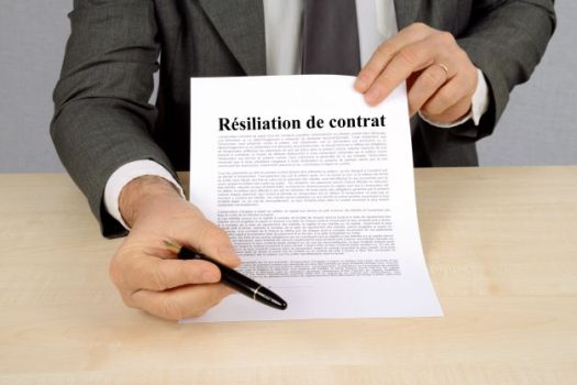 Un assureur qui présente une lettre de résiliation d'un contrat obsèques - SMATIS